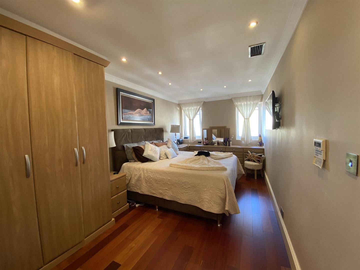 Image of House - 4 Bedrooms - 3 Bathrooms for Rental in South District-Gibraltar, Image 6